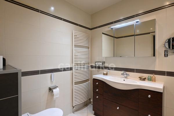 Un havre de paix dans le PARC à 15 mn à pied de la gare : Maison de famille 259 m²