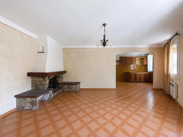 Solliès-Toucas ! maison de village de 85m2