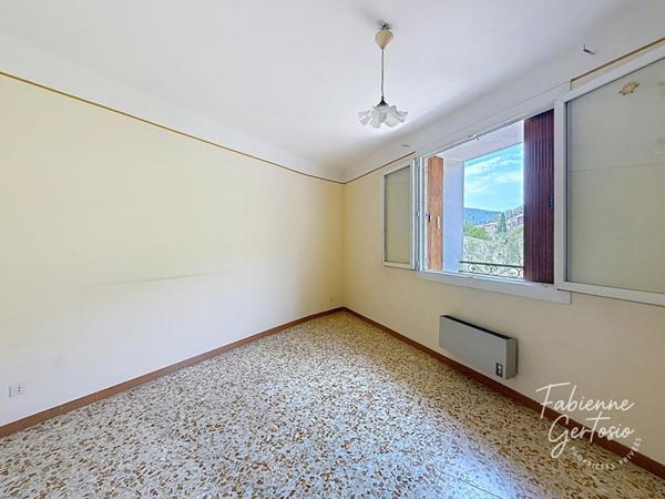 Solliès-Toucas ! maison de village de 85m2