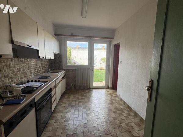 Une maison mitoyenne de 89 m² avec jardin et garage, quartier Bourg/ Centre-Ville