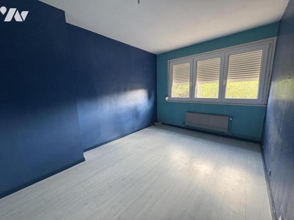 Une maison mitoyenne de 89 m² avec jardin et garage, quartier Bourg/ Centre-Ville