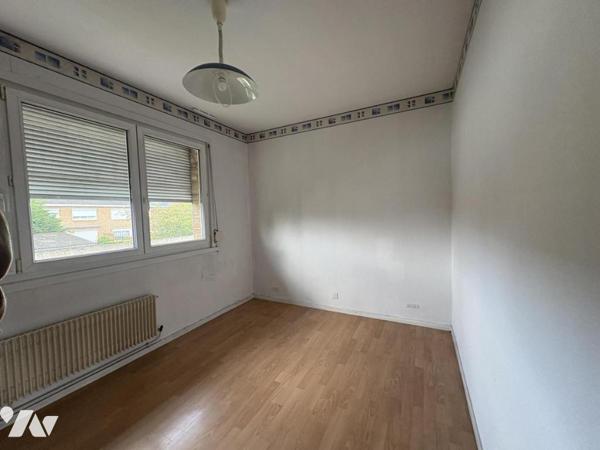 Une maison mitoyenne de 89 m² avec jardin et garage, quartier Bourg/ Centre-Ville