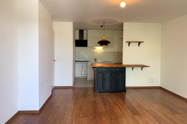 Appartement duplex T3 de 74 m² avec terrasse de 31 m² et balcon