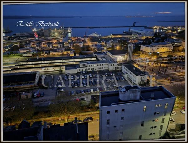 Dernier étage avec panorama unique sur le port de Brest