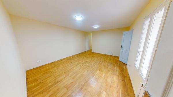 Maison de plain-pied 62.29 m2 avec cave et remise - 94200 Ivry-sur-Seine