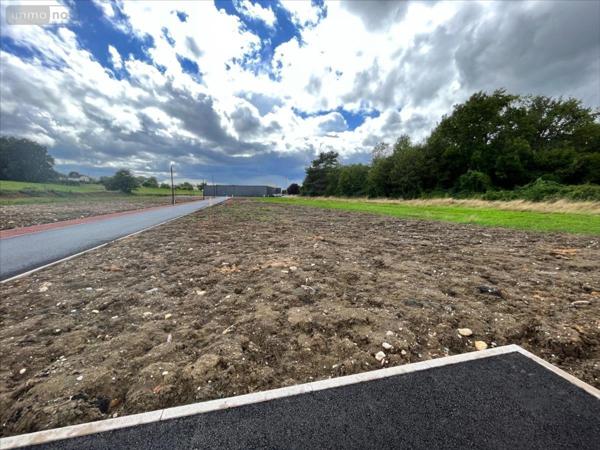 Terrain à Batir à vendre à Fougerolles-Saint-Valbert en Haute-Saône (70220), ref : 978437