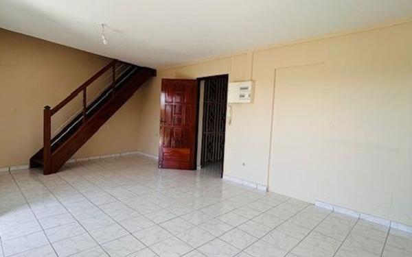 Appartement à louer    3 pièces •  Pointe-à-Pitre