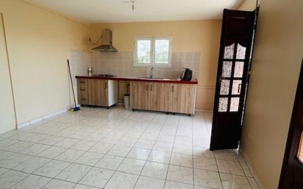 Appartement à louer    3 pièces •  Pointe-à-Pitre