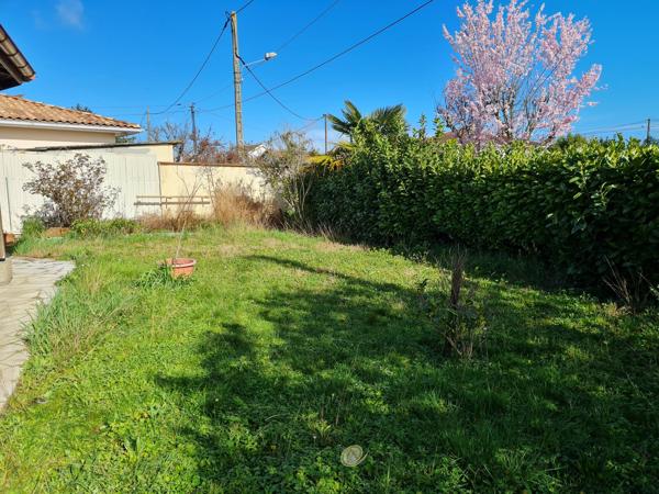 Maison de plain-pied non loin des commodités avec jardin et garage !