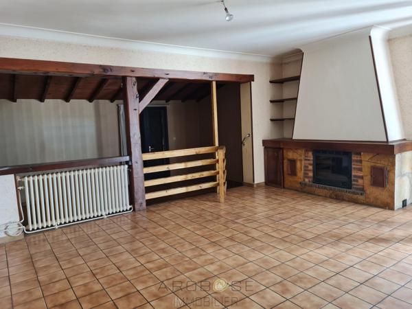 Maison de plain-pied non loin des commodités avec jardin et garage !