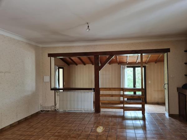 Maison de plain-pied non loin des commodités avec jardin et garage !