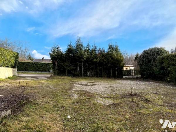 A VENDRE - TERRAIN A BATIR - GEX-PITEGNY - 575 m2 - libre constructeur - hors lotissement -