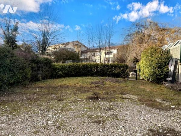 A VENDRE - TERRAIN A BATIR - GEX-PITEGNY - 575 m2 - libre constructeur - hors lotissement -