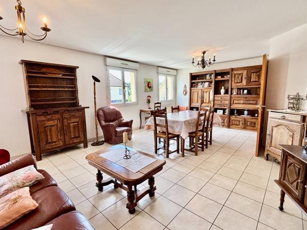 Appartement
                                                                                                                                                                                                                                                                                                                        4 pièce(s)                                                                                                                                                                                                          2 chambre(s)                                                                                                                                                                                                          92  m²