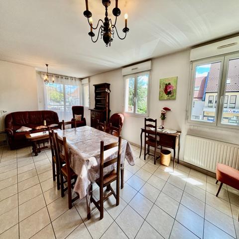 Appartement
                                                                                                                                                                                                                                                                                                                        4 pièce(s)                                                                                                                                                                                                          2 chambre(s)                                                                                                                                                                                                          92  m²