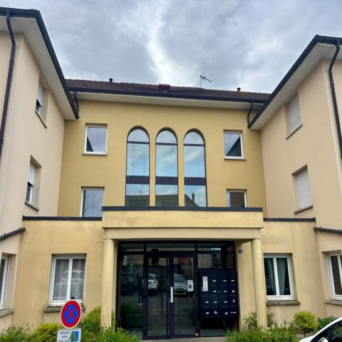 Appartement
                                                                                                                                                                                                                                                                                                                        4 pièce(s)                                                                                                                                                                                                          2 chambre(s)                                                                                                                                                                                                          92  m²