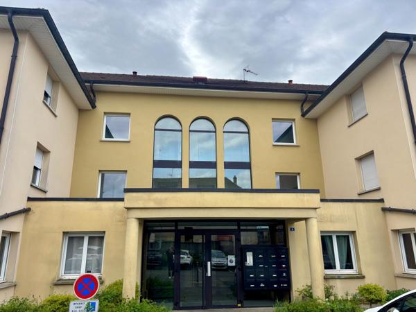 Appartement
                                                                                                                                                                                                                                                                                                                        4 pièce(s)                                                                                                                                                                                                          2 chambre(s)                                                                                                                                                                                                          92  m²