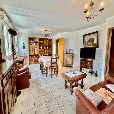 Appartement
                                                                                                                                                                                                                                                                                                                        4 pièce(s)                                                                                                                                                                                                          2 chambre(s)                                                                                                                                                                                                          92  m²