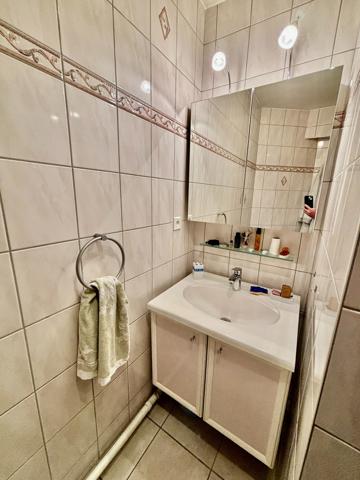 Appartement
                                                                                                                                                                                                                                                                                                                        4 pièce(s)                                                                                                                                                                                                          2 chambre(s)                                                                                                                                                                                                          92  m²