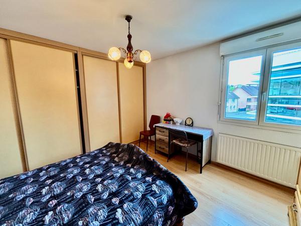 Appartement
                                                                                                                                                                                                                                                                                                                        4 pièce(s)                                                                                                                                                                                                          2 chambre(s)                                                                                                                                                                                                          92  m²