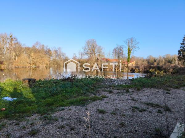 Envie d'évasion ? Cette maison avec parcelle d'étang vous transporte au cœur de la nature, tout en étant proche de toutes les commodités