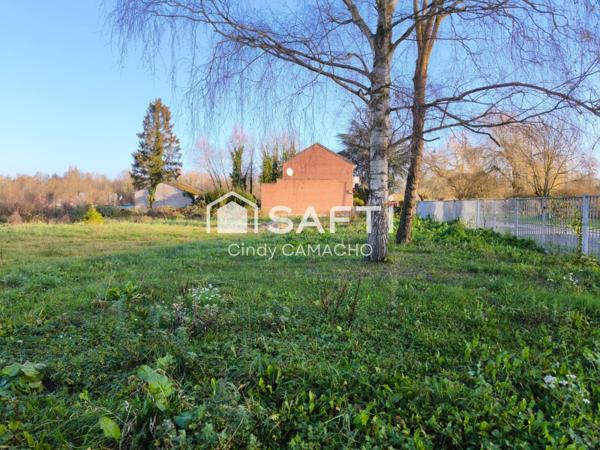 Envie d'évasion ? Cette maison avec parcelle d'étang vous transporte au cœur de la nature, tout en étant proche de toutes les commodités