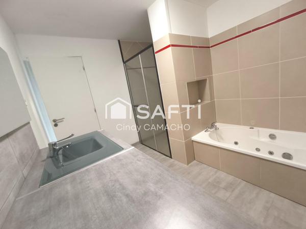 Envie d'évasion ? Cette maison avec parcelle d'étang vous transporte au cœur de la nature, tout en étant proche de toutes les commodités