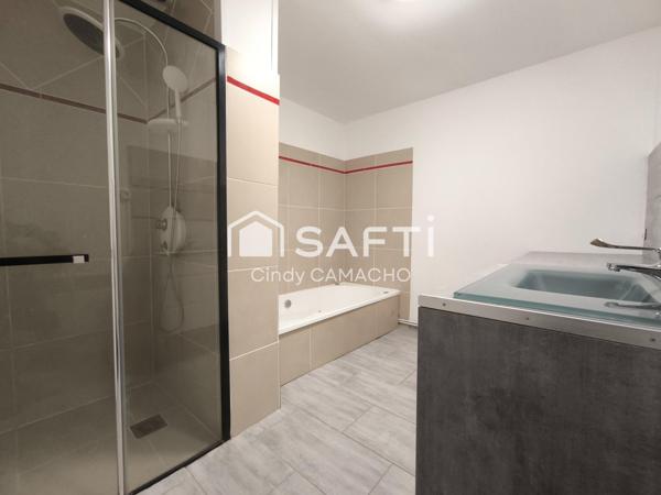 Envie d'évasion ? Cette maison avec parcelle d'étang vous transporte au cœur de la nature, tout en étant proche de toutes les commodités