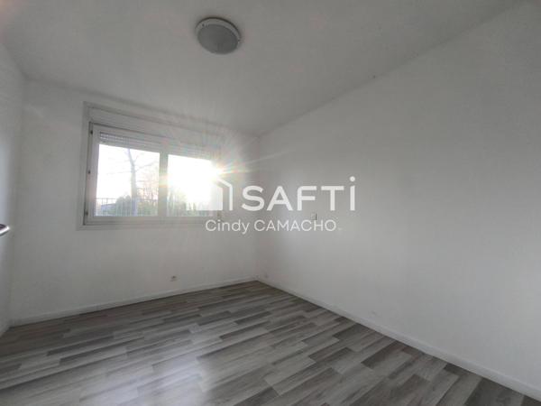 Envie d'évasion ? Cette maison avec parcelle d'étang vous transporte au cœur de la nature, tout en étant proche de toutes les commodités