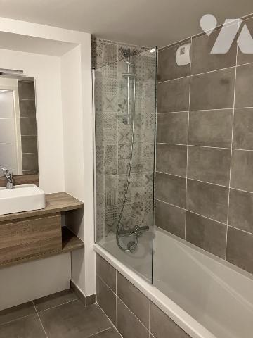 ST-HERBLAIN Beauséjour. Dans immeuble Neuf. T4  de 103 m² + Terrasses de 47 m² et Double Box. Libre