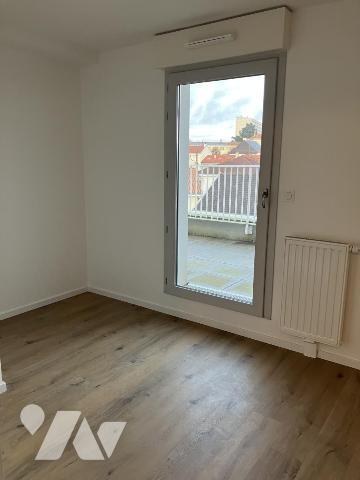 ST-HERBLAIN Beauséjour. Dans immeuble Neuf. T4  de 103 m² + Terrasses de 47 m² et Double Box. Libre