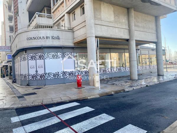 LOCAL COMMERCIAL AVEC EMPLACEMENT STRATEGIQUE SUR LE PORT DE TOULON