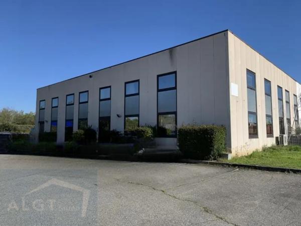 Local d'activité 672 m²
