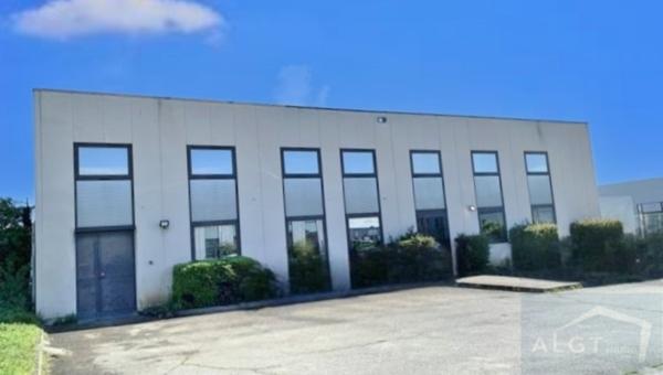 Local d'activité 672 m²