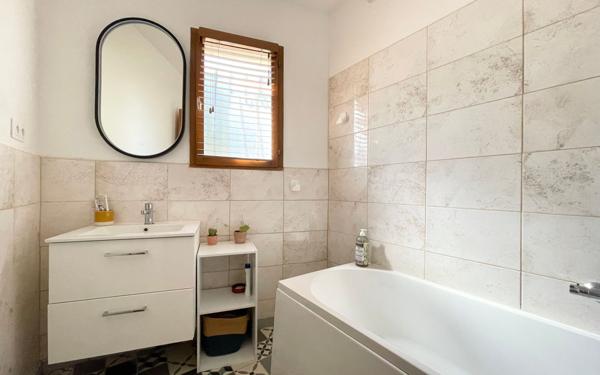 Maison à vendre    5 pièces •  Nîmes