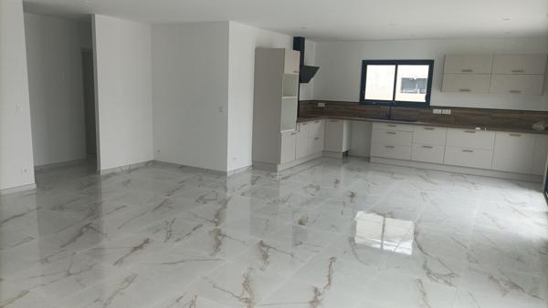 Narbonne (11100) villa neuve de plain pied avec piscine