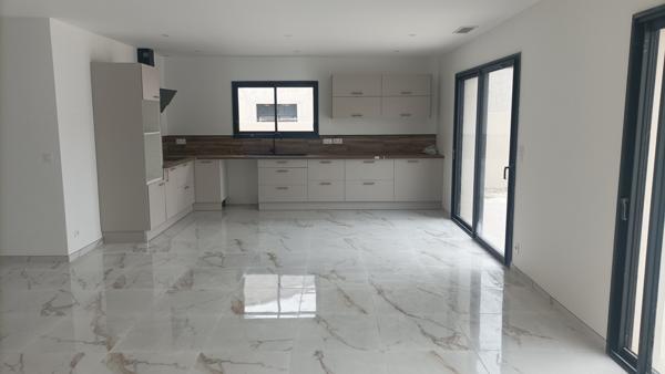 Narbonne (11100) villa neuve de plain pied avec piscine