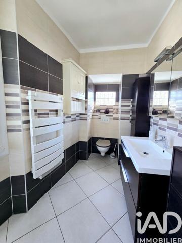 Maison à vendre 6 pièces 156 m² Cuges-les-Pins