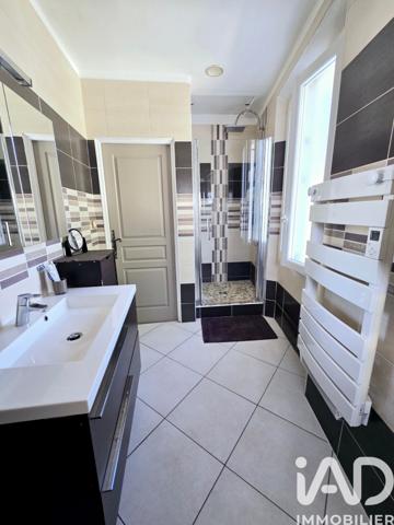 Maison à vendre 6 pièces 156 m² Cuges-les-Pins