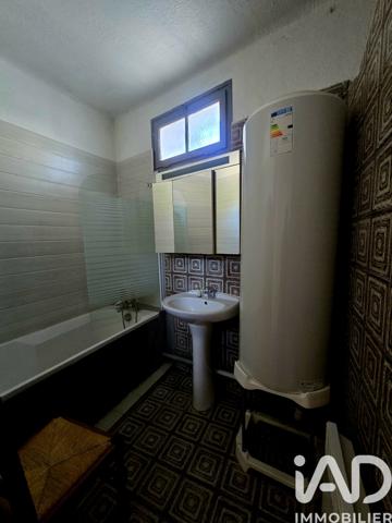 Maison à vendre 6 pièces 156 m² Cuges-les-Pins