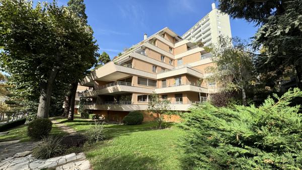ROYAL FAURIEL, à vendre spacieux F3 de 94m2 avec terrasse et garage