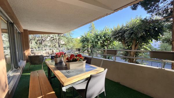 ROYAL FAURIEL, à vendre spacieux F3 de 94m2 avec terrasse et garage