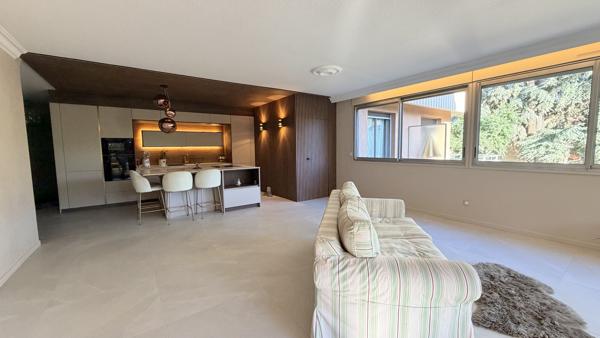 ROYAL FAURIEL, à vendre spacieux F3 de 94m2 avec terrasse et garage