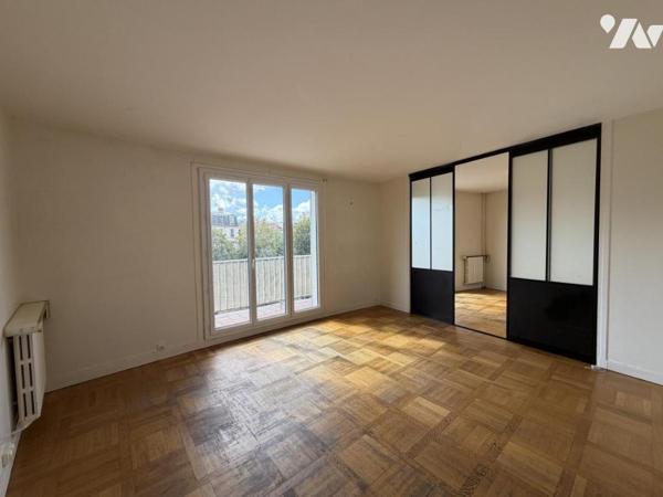 METRO SAINT MANDE - T4 avec balcon, vue sur le Bois de Vincennes, ascenseur, cave et gardien