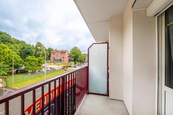 Appartement à louer 3 pièces 64.6m² Montbéliard (25200)