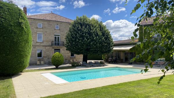Villars (42390) Propriété de 226m2 habitables sur 3600 m2 de parc arboré et clos avec piscine et dépendance