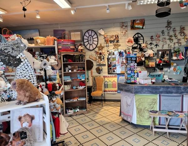 EXCLUSIVITÉ CAPIFRANCE ST-PIERRE d'OLÉRON AVendre 507m² emplacement n°1 immeuble mixte et maison en pierre