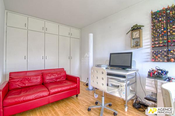 Versailles Clagny Appartement 86.74 m² carrez situé au 2ème étage avec ascenseur, balcons filants, cave, box et parking en sous-sol €545 000 ** - Référence 25502