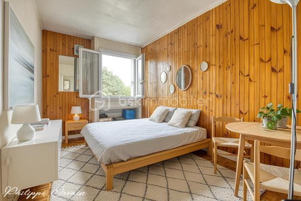 🏠 Maison en pignon – Fosses (95470)

Description du bien :
Dans un environnement calme et agréable de Fosses, découvrez cette maison de 84 m², idéale pour une famille.

Le bien se compose de :
Une entrée
Une cuisine indépendante et entièrement équipée
Un salon/séjour donnant sur la terrasse et le jardin
3 chambres
1 salle d'eau
2 WC
1 cellier
Un garage

🌳 Extérieur & environnement :
Terrain clos d'une surface de 88 m²
Jardin/terrasse
Stationnement facile (garage et place de parking)

✅ Les + :
Pompe à chaleur
Ballon thermodynamique
Fenêtres PVC double vitrage
Volets électriques

Secteur calme et résidentiel
Le tout sur un terrain fonctionnel, proche des écoles, commerces et transports (RER D, accès rapide A1/A3).
Fort potentiel !

📞 Contactez-moi pour organiser une visite !