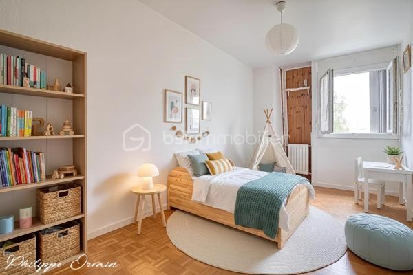 🏠 Maison en pignon – Fosses (95470)

Description du bien :
Dans un environnement calme et agréable de Fosses, découvrez cette maison de 84 m², idéale pour une famille.

Le bien se compose de :
Une entrée
Une cuisine indépendante et entièrement équipée
Un salon/séjour donnant sur la terrasse et le jardin
3 chambres
1 salle d'eau
2 WC
1 cellier
Un garage

🌳 Extérieur & environnement :
Terrain clos d'une surface de 88 m²
Jardin/terrasse
Stationnement facile (garage et place de parking)

✅ Les + :
Pompe à chaleur
Ballon thermodynamique
Fenêtres PVC double vitrage
Volets électriques

Secteur calme et résidentiel
Le tout sur un terrain fonctionnel, proche des écoles, commerces et transports (RER D, accès rapide A1/A3).
Fort potentiel !

📞 Contactez-moi pour organiser une visite !